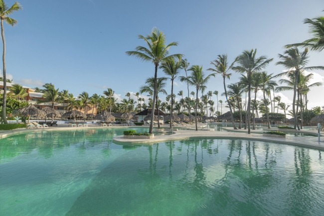 by  IBEROSTAR    Punta Cana   Rep. Dominicana        EXPERIENCIA  IBEROSTAR WAVES 𓇼